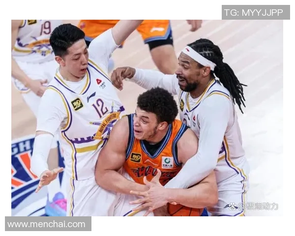 李慕豪：从青涩少年到篮球场上的闪耀明星之路